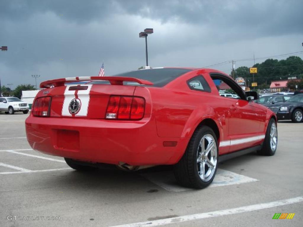 2005 Mustang V6 Deluxe Coupe - Torch Red / Dark Charcoal photo #4