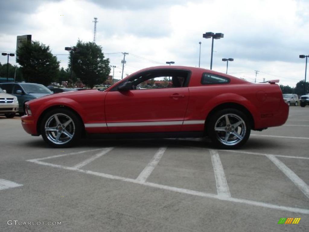 2005 Mustang V6 Deluxe Coupe - Torch Red / Dark Charcoal photo #7