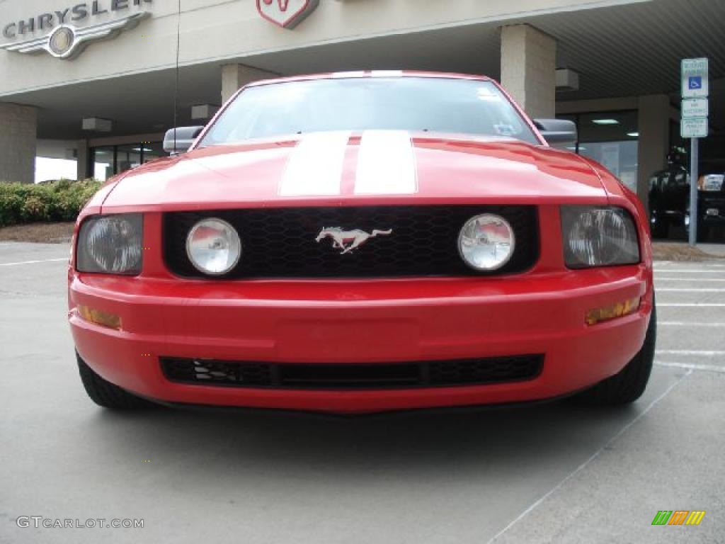 2005 Mustang V6 Deluxe Coupe - Torch Red / Dark Charcoal photo #9