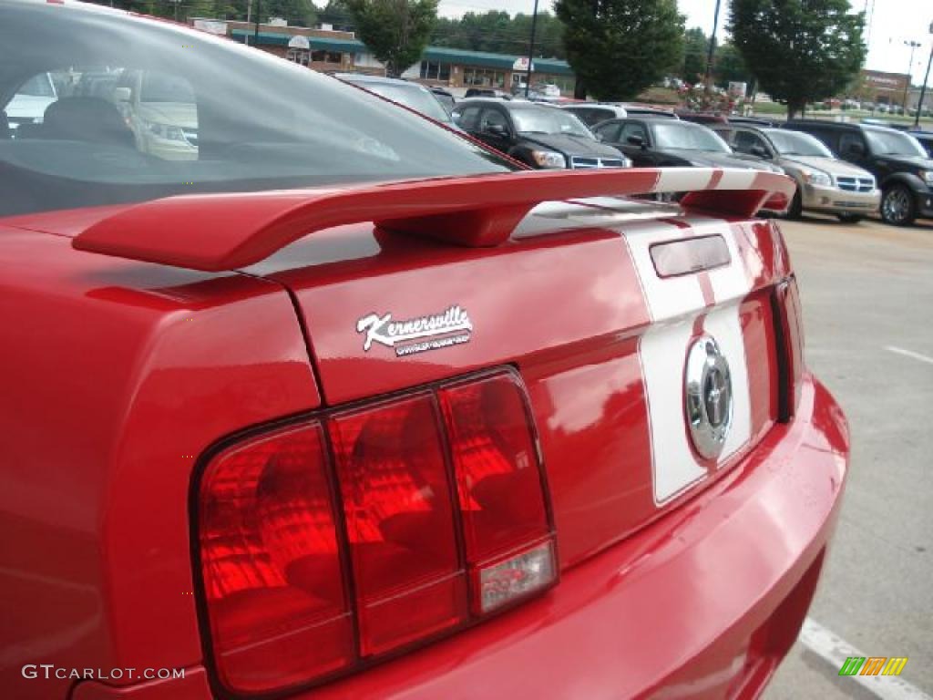 2005 Mustang V6 Deluxe Coupe - Torch Red / Dark Charcoal photo #27