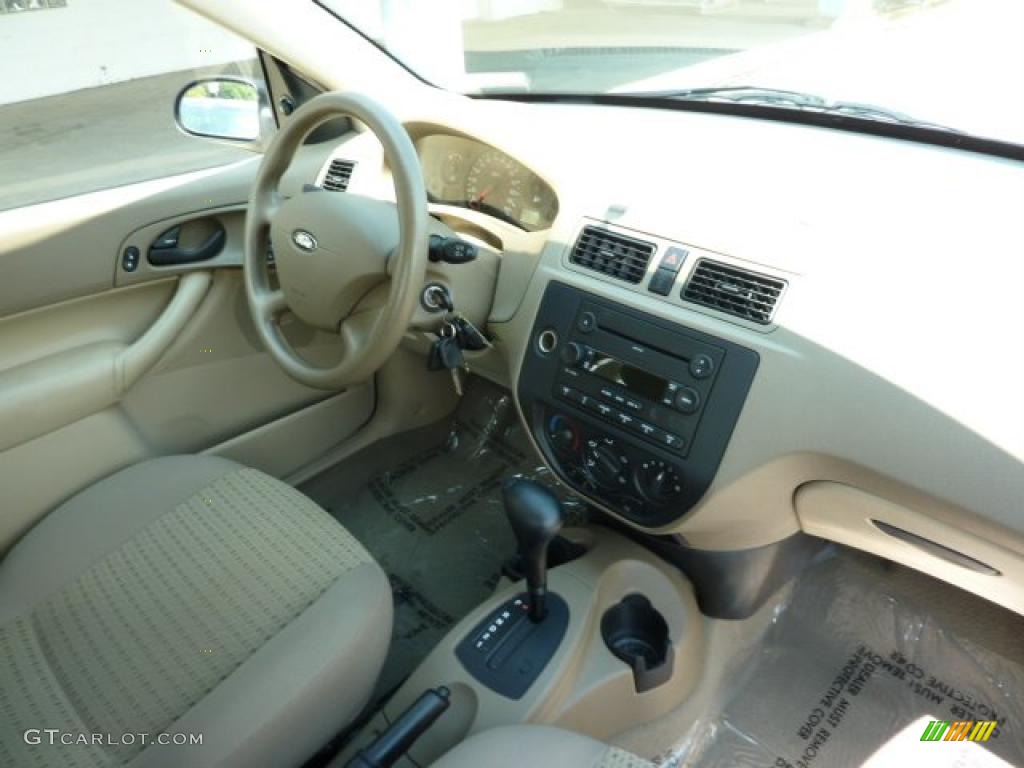 2006 Focus ZX4 SE Sedan - Cloud 9 White / Dark Pebble/Light Pebble photo #20