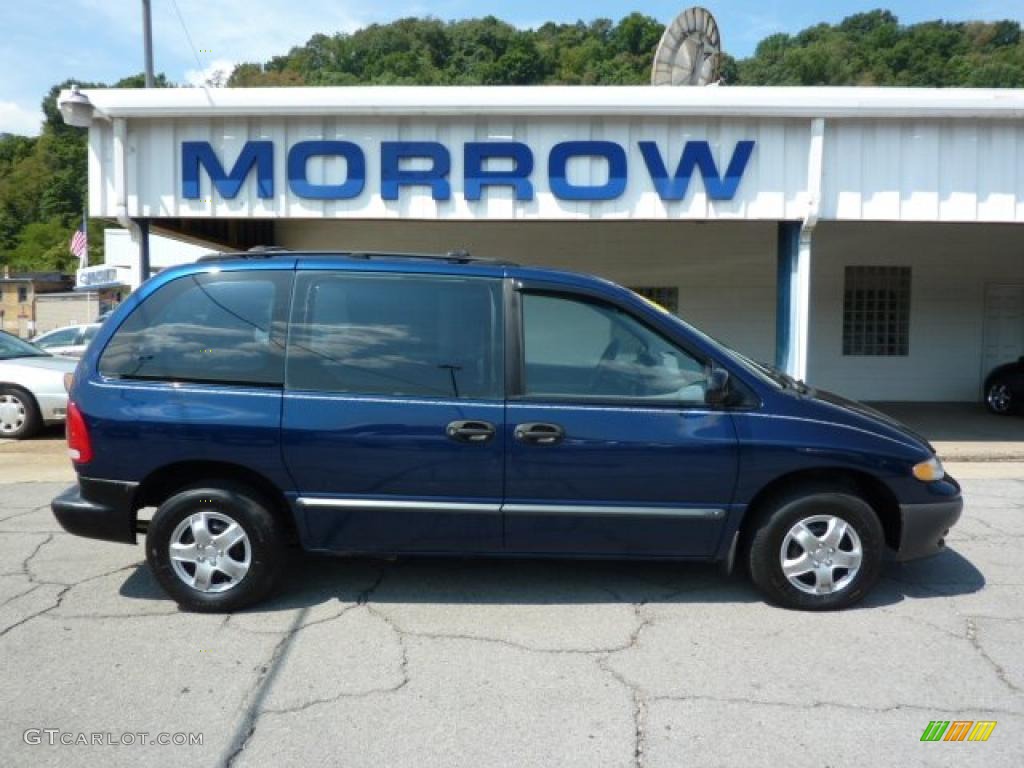 2000 Voyager SE - Patriot Blue Metallic / Mist Gray photo #1