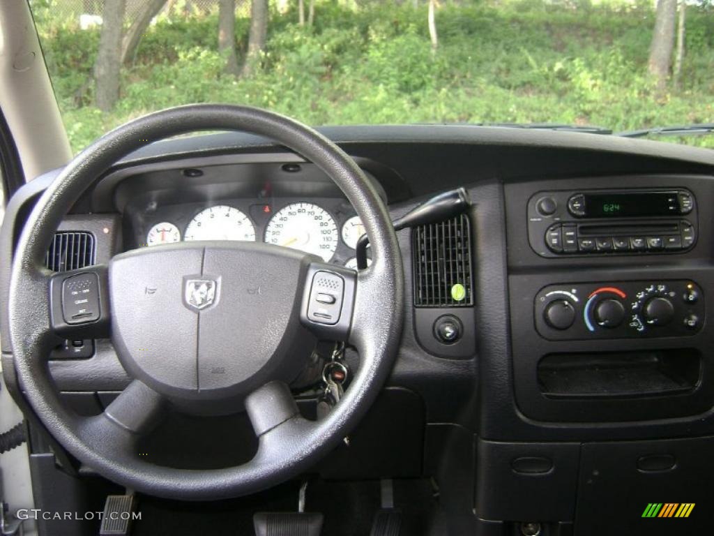 2005 Ram 1500 SLT Quad Cab - Bright Silver Metallic / Dark Slate Gray photo #15