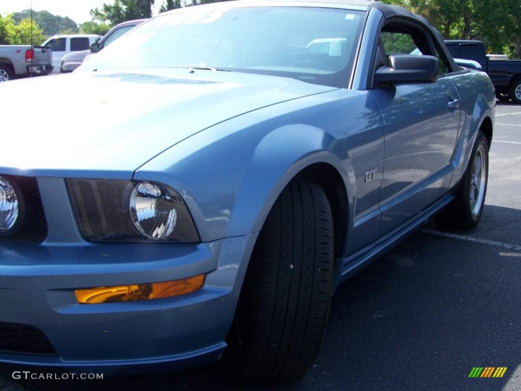 2005 Mustang GT Deluxe Convertible - Windveil Blue Metallic / Light Graphite photo #10