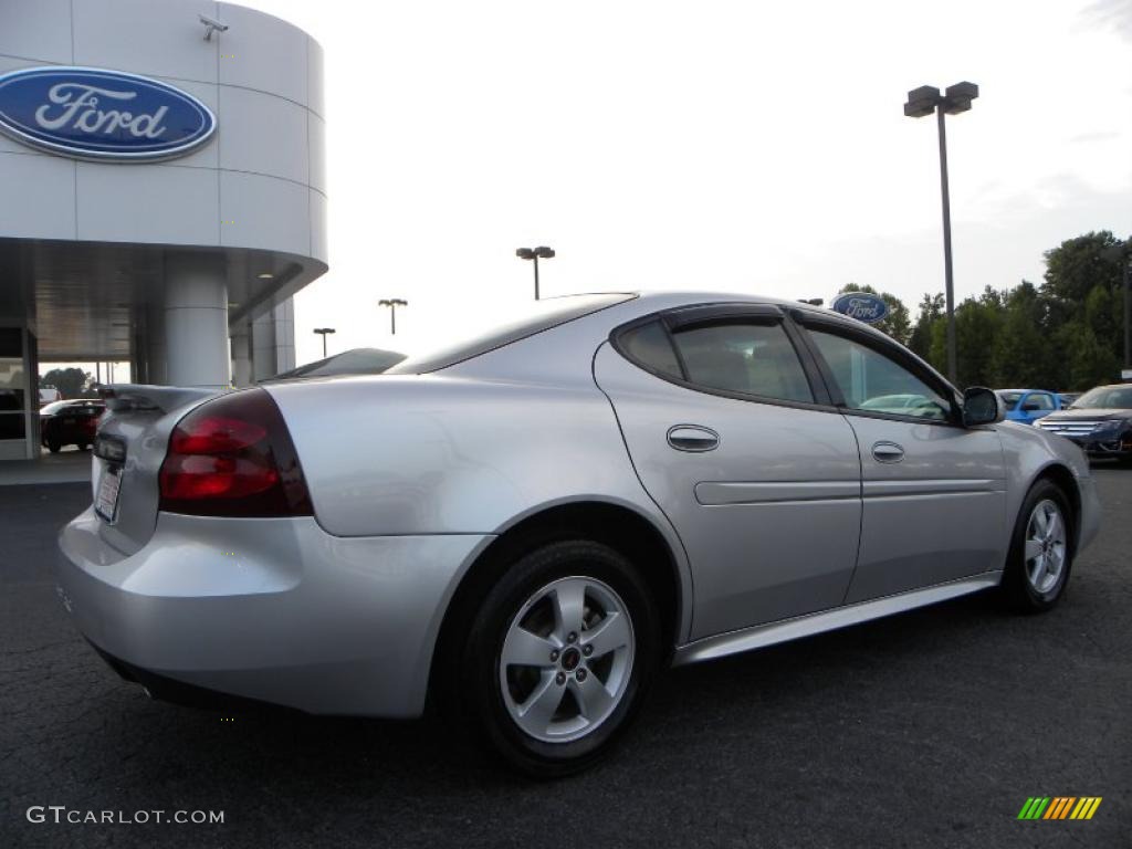 2005 Grand Prix Sedan - Galaxy Silver Metallic / Parchment/Dark Pewter photo #3