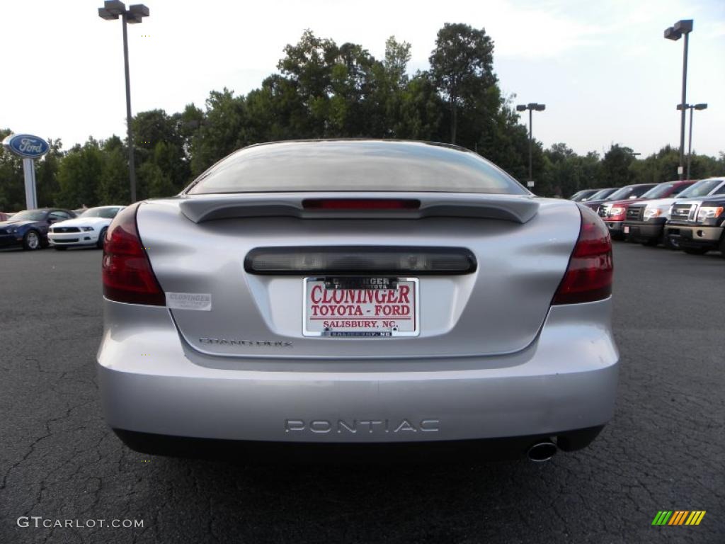 2005 Grand Prix Sedan - Galaxy Silver Metallic / Parchment/Dark Pewter photo #4