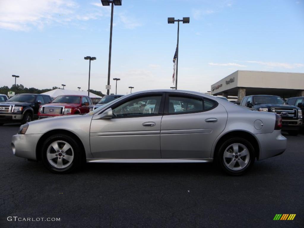 2005 Grand Prix Sedan - Galaxy Silver Metallic / Parchment/Dark Pewter photo #5