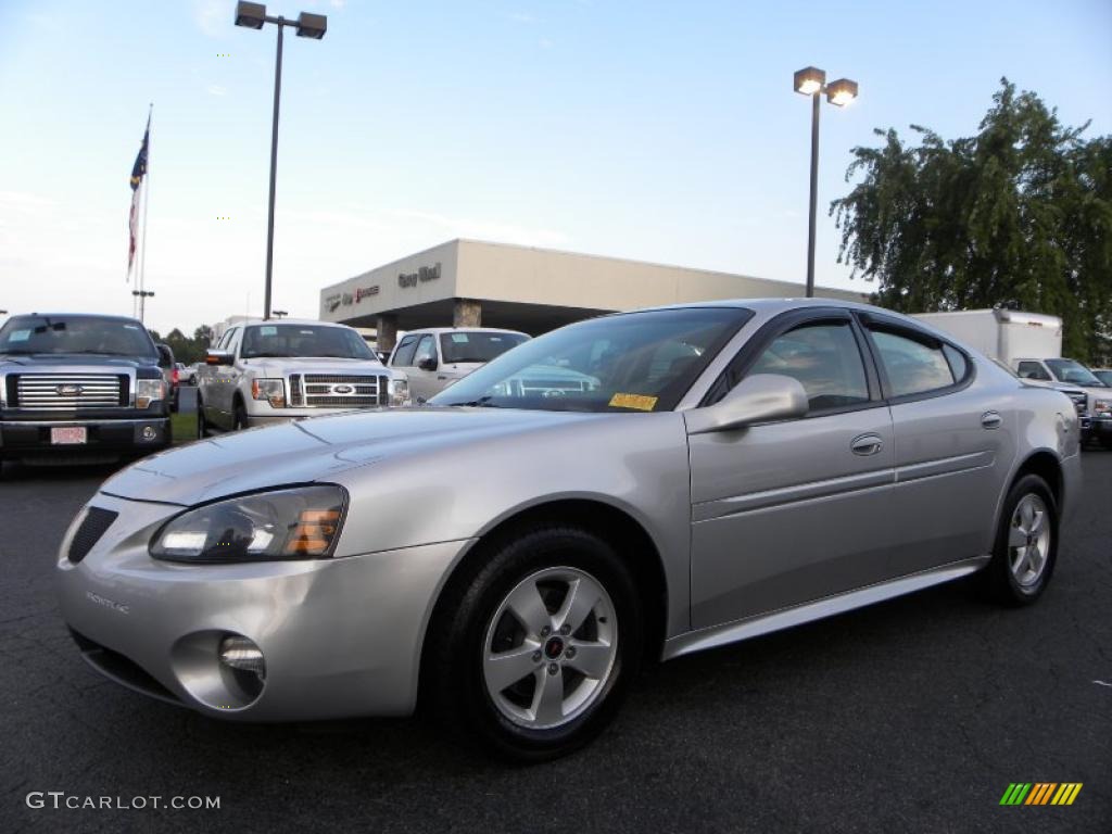 2005 Grand Prix Sedan - Galaxy Silver Metallic / Parchment/Dark Pewter photo #6