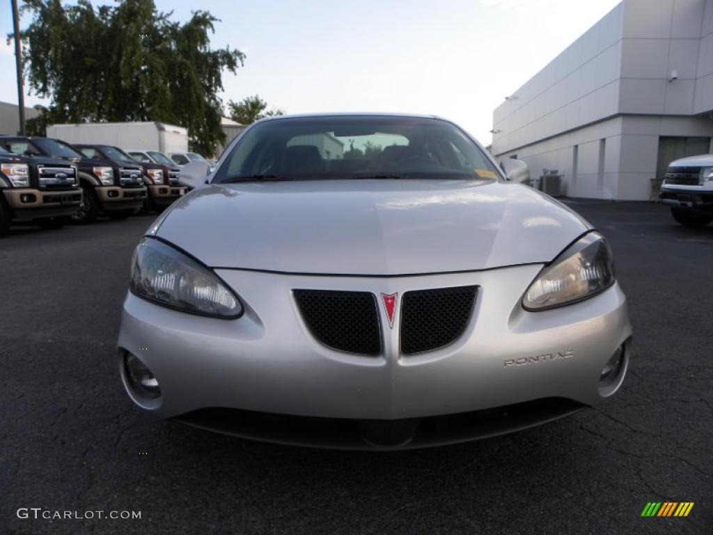 2005 Grand Prix Sedan - Galaxy Silver Metallic / Parchment/Dark Pewter photo #7