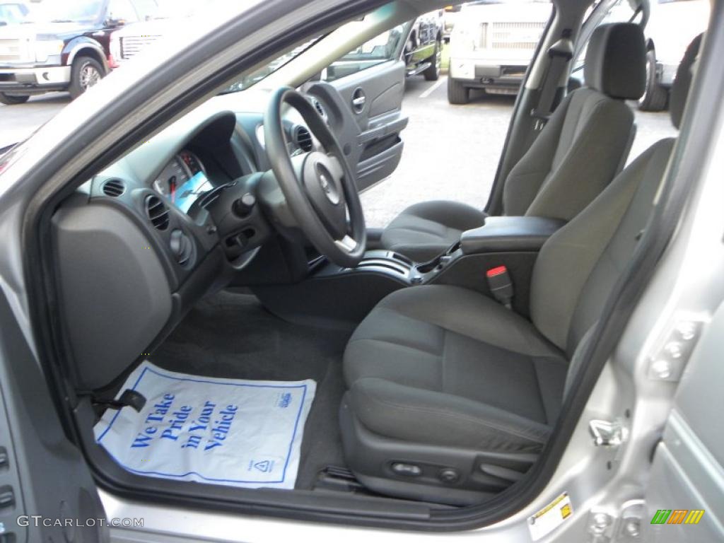 2005 Grand Prix Sedan - Galaxy Silver Metallic / Parchment/Dark Pewter photo #8
