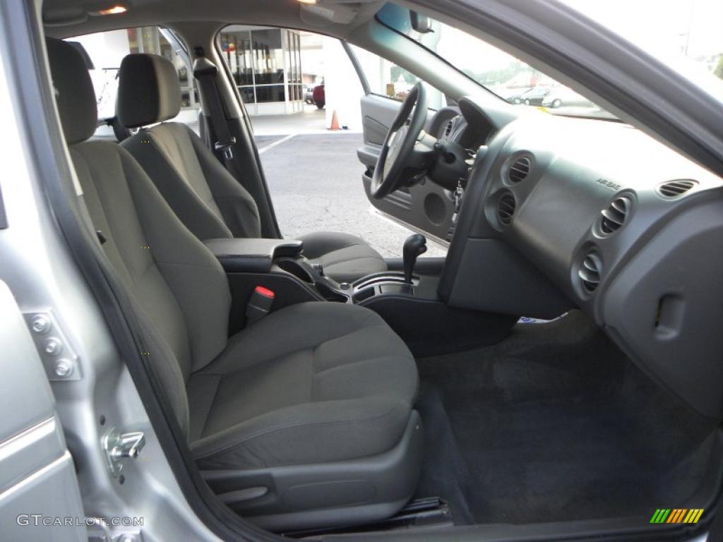 2005 Grand Prix Sedan - Galaxy Silver Metallic / Parchment/Dark Pewter photo #11