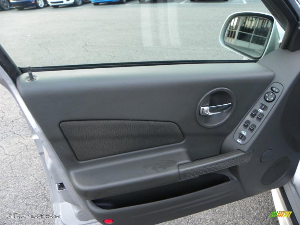 2005 Grand Prix Sedan - Galaxy Silver Metallic / Parchment/Dark Pewter photo #13