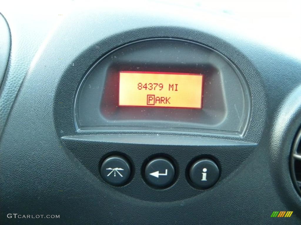 2005 Grand Prix Sedan - Galaxy Silver Metallic / Parchment/Dark Pewter photo #16