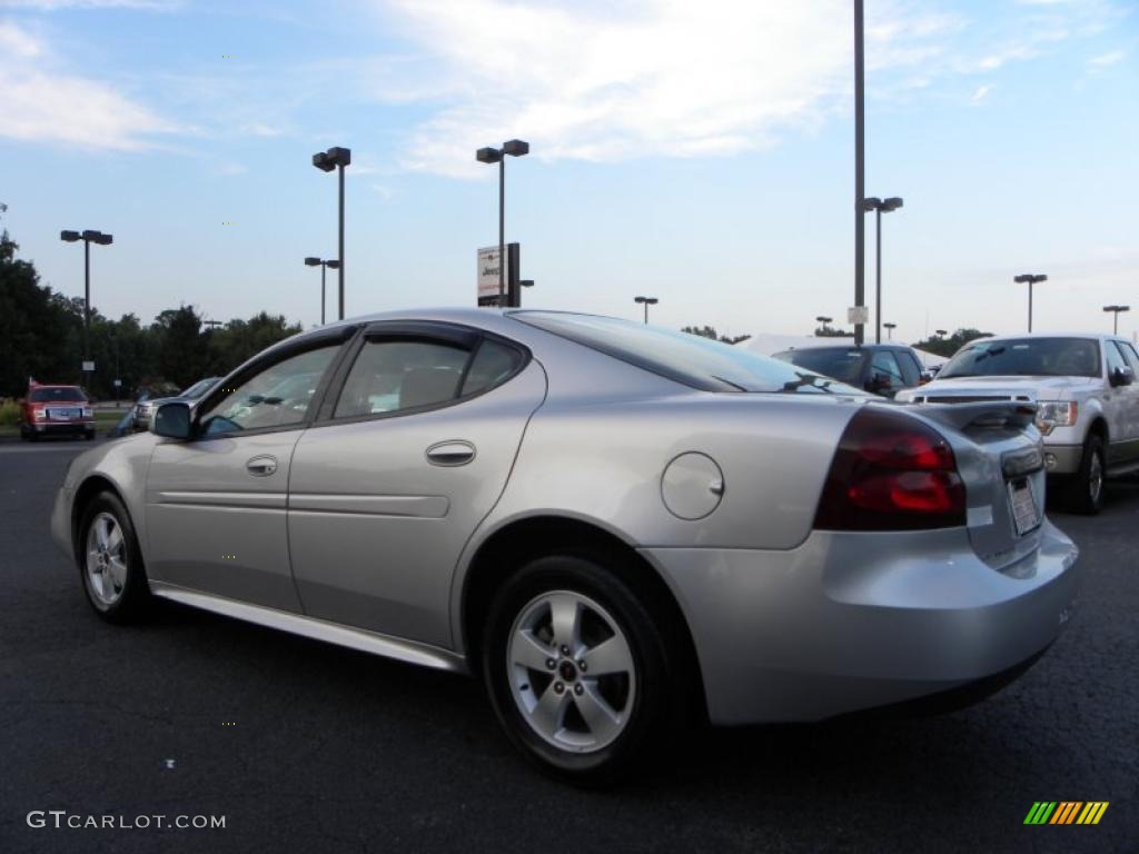 2005 Grand Prix Sedan - Galaxy Silver Metallic / Parchment/Dark Pewter photo #20
