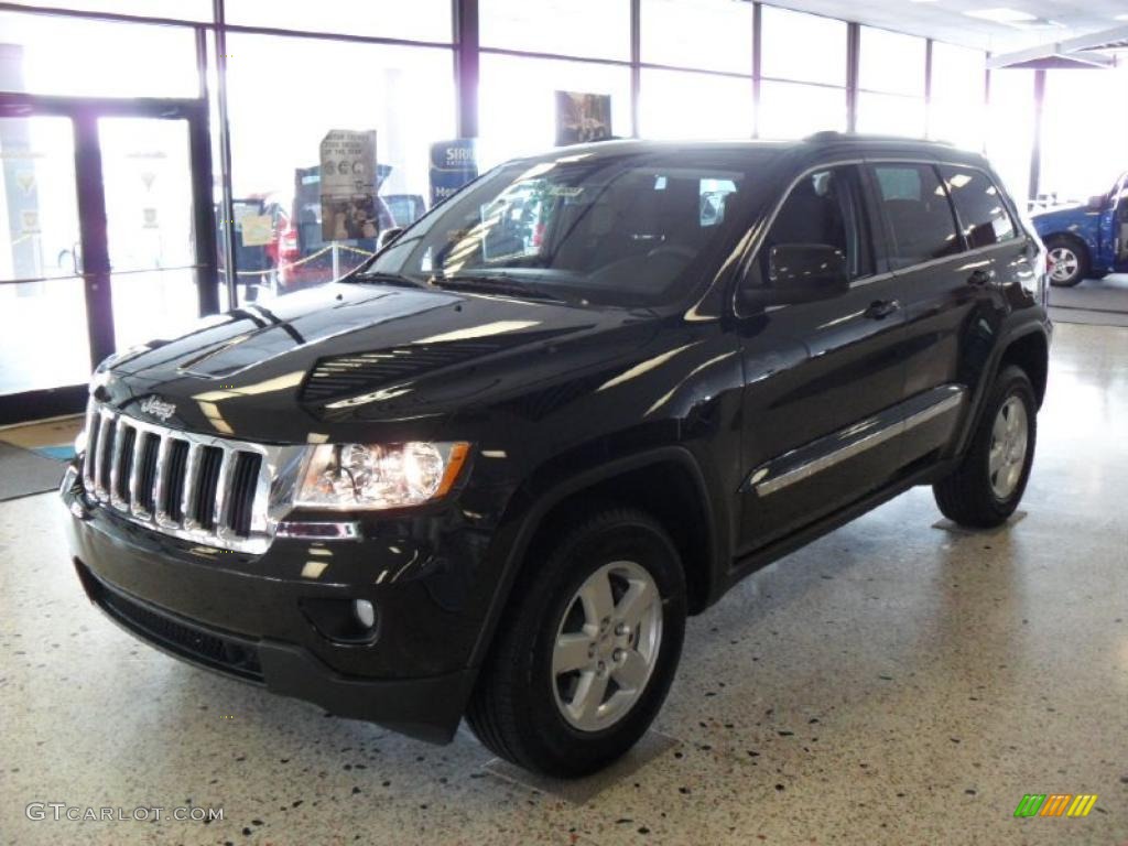 2011 Grand Cherokee Laredo 4x4 - Brilliant Black Crystal Pearl / Black photo #1