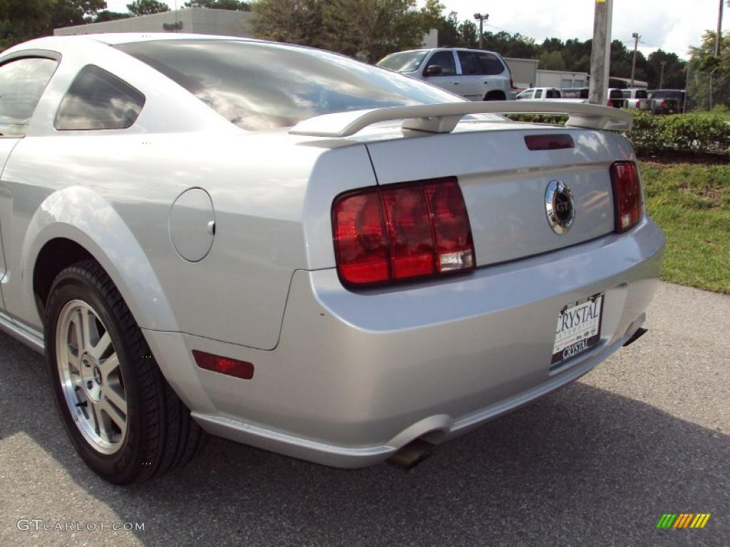 2006 Mustang GT Premium Coupe - Satin Silver Metallic / Light Graphite photo #7