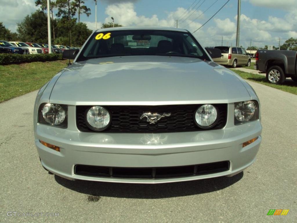 2006 Mustang GT Premium Coupe - Satin Silver Metallic / Light Graphite photo #12