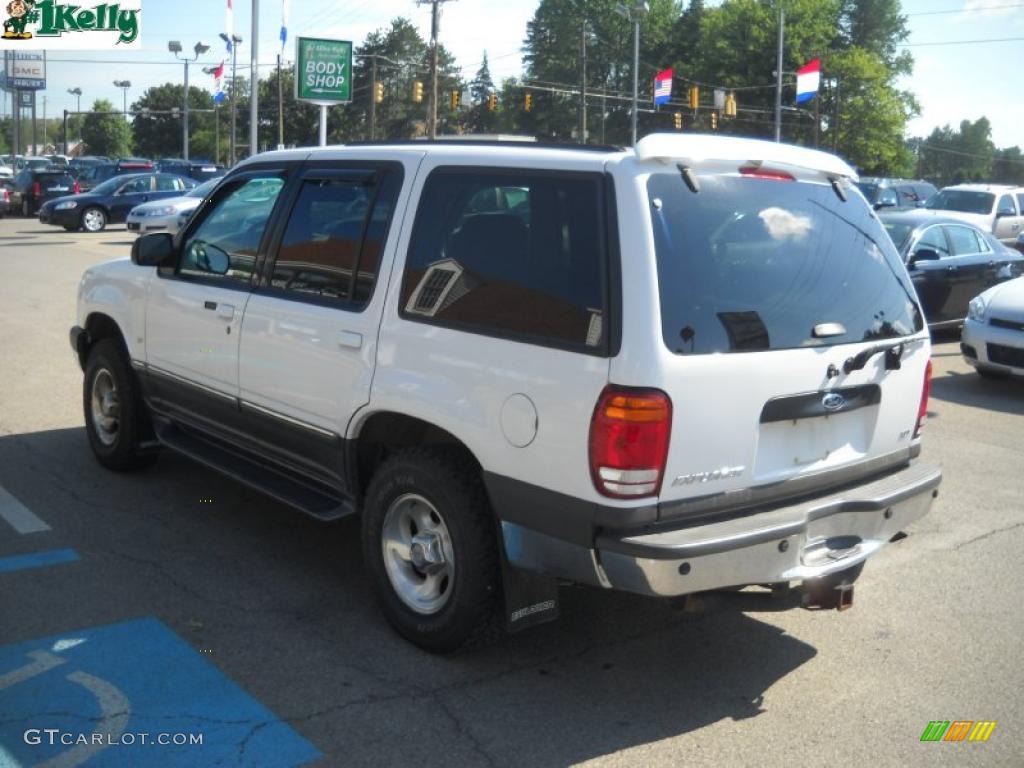 2000 Explorer XLT 4x4 - Oxford White / Medium Graphite photo #5