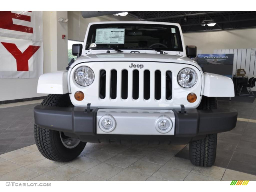 2010 Wrangler Sahara 4x4 - Stone White / Dark Khaki/Medium Khaki photo #2