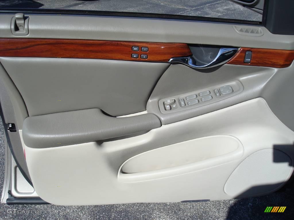 2002 DeVille Sedan - Cashmere Metallic / Neutral Shale photo #12