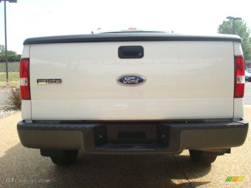 2005 F150 XL Regular Cab - Oxford White / Medium Flint Grey photo #5