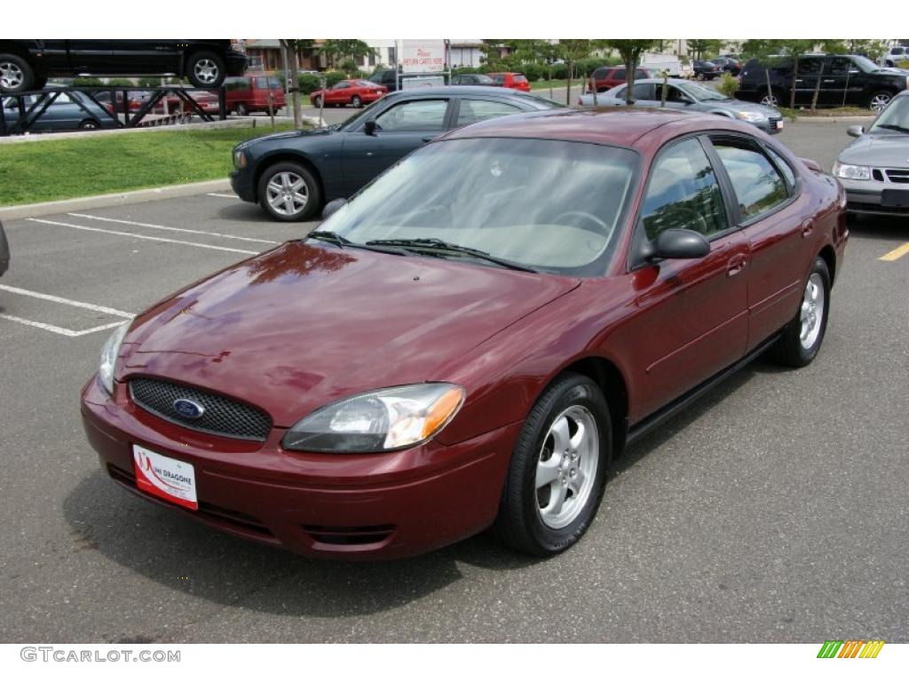 2004 Taurus SE Sedan - Merlot Metallic / Medium Parchment photo #1