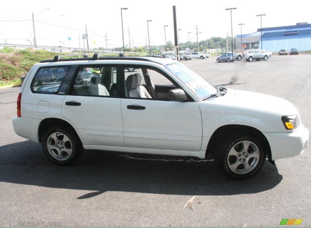 2003 Forester 2.5 XS - Aspen White / Gray photo #4