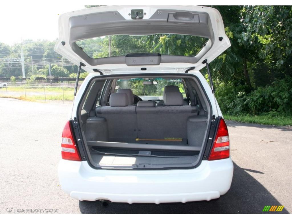 2003 Forester 2.5 XS - Aspen White / Gray photo #7