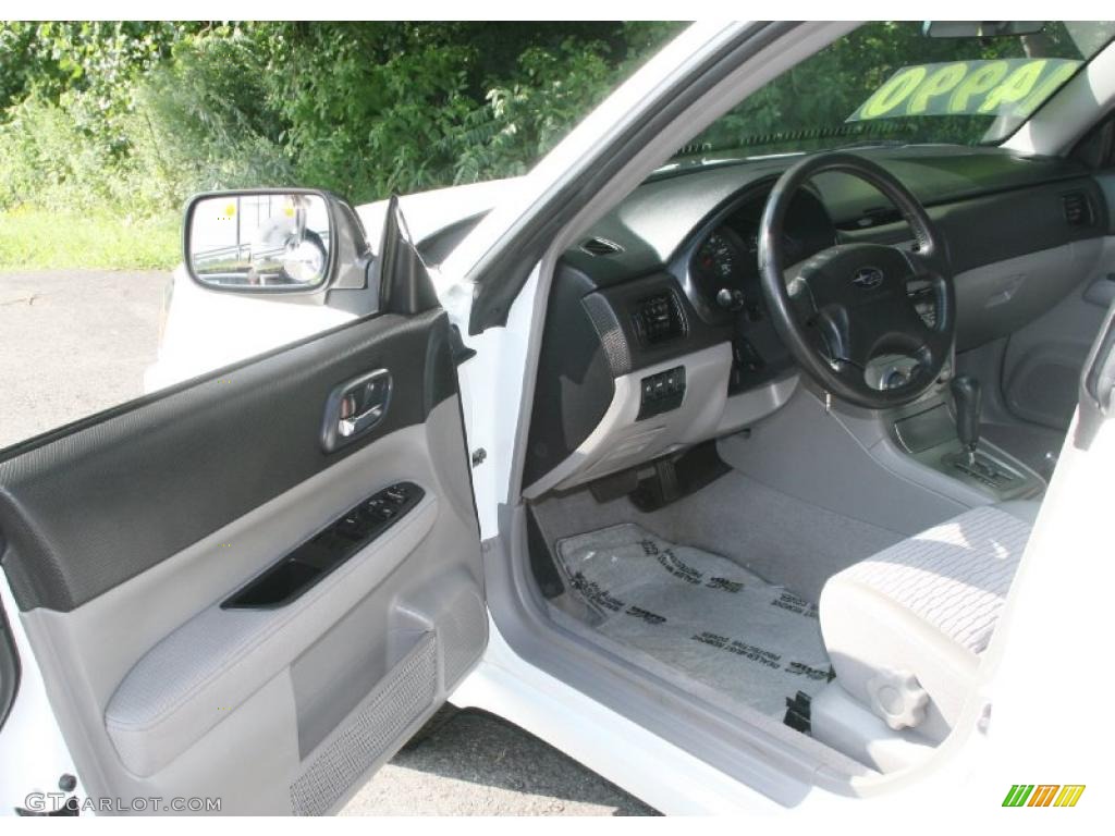 2003 Forester 2.5 XS - Aspen White / Gray photo #10