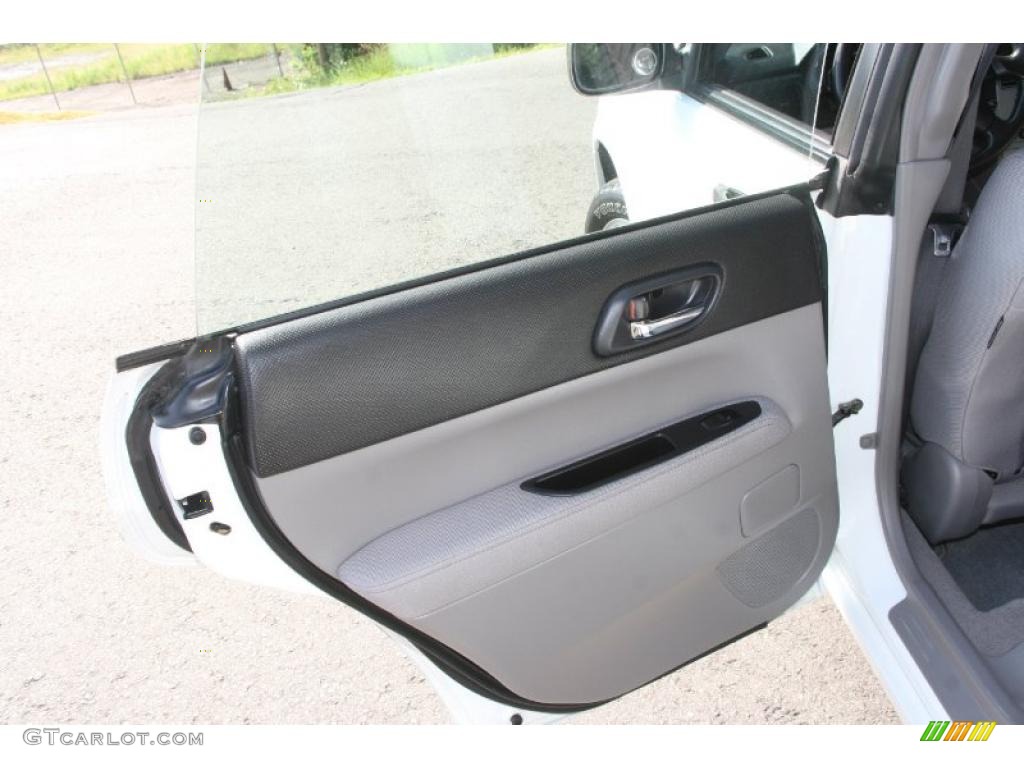 2003 Forester 2.5 XS - Aspen White / Gray photo #14
