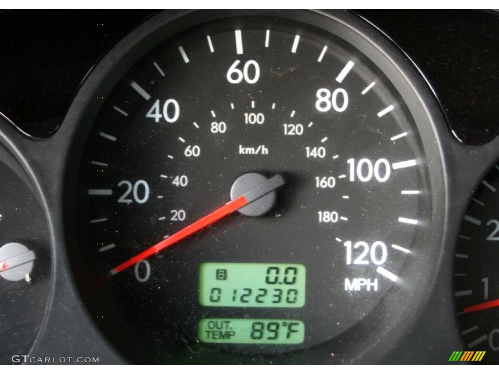 2003 Forester 2.5 XS - Aspen White / Gray photo #24