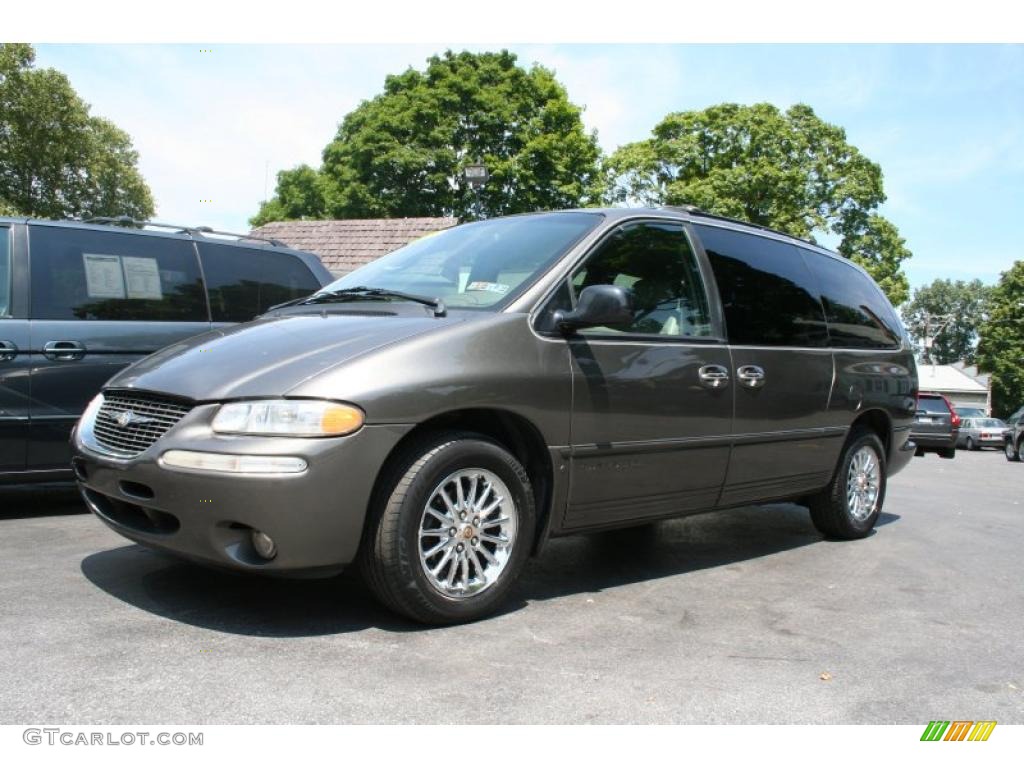 Taupe Frost Metallic Chrysler Town & Country