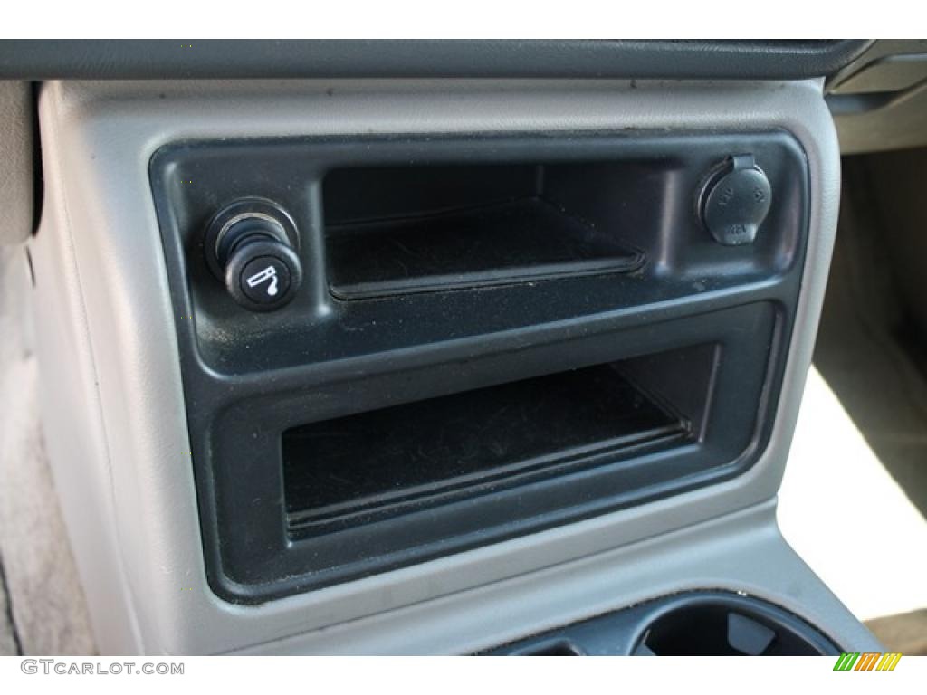 2003 Suburban 1500 4x4 - Black / Tan/Neutral photo #18