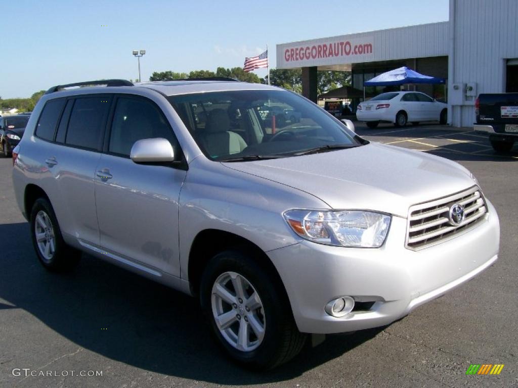 Classic Silver Metallic Toyota Highlander