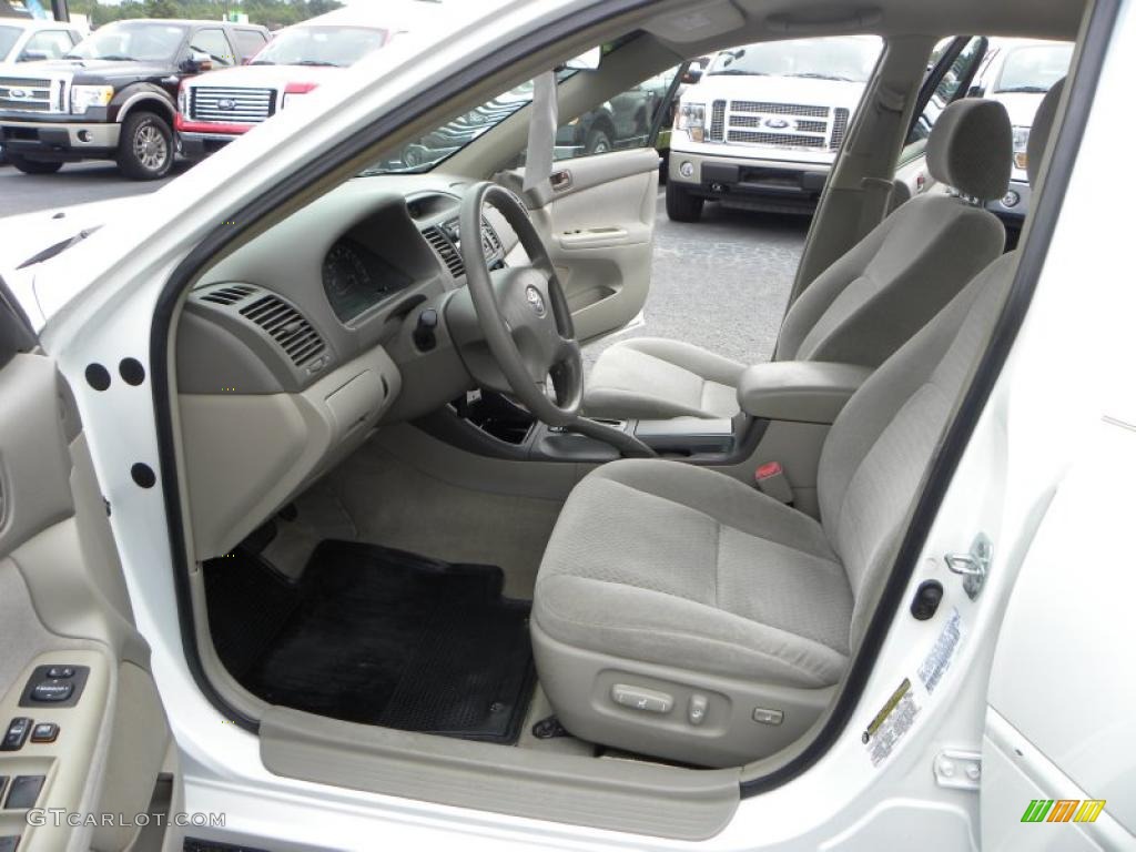 2004 Camry LE - Super White / Stone photo #8
