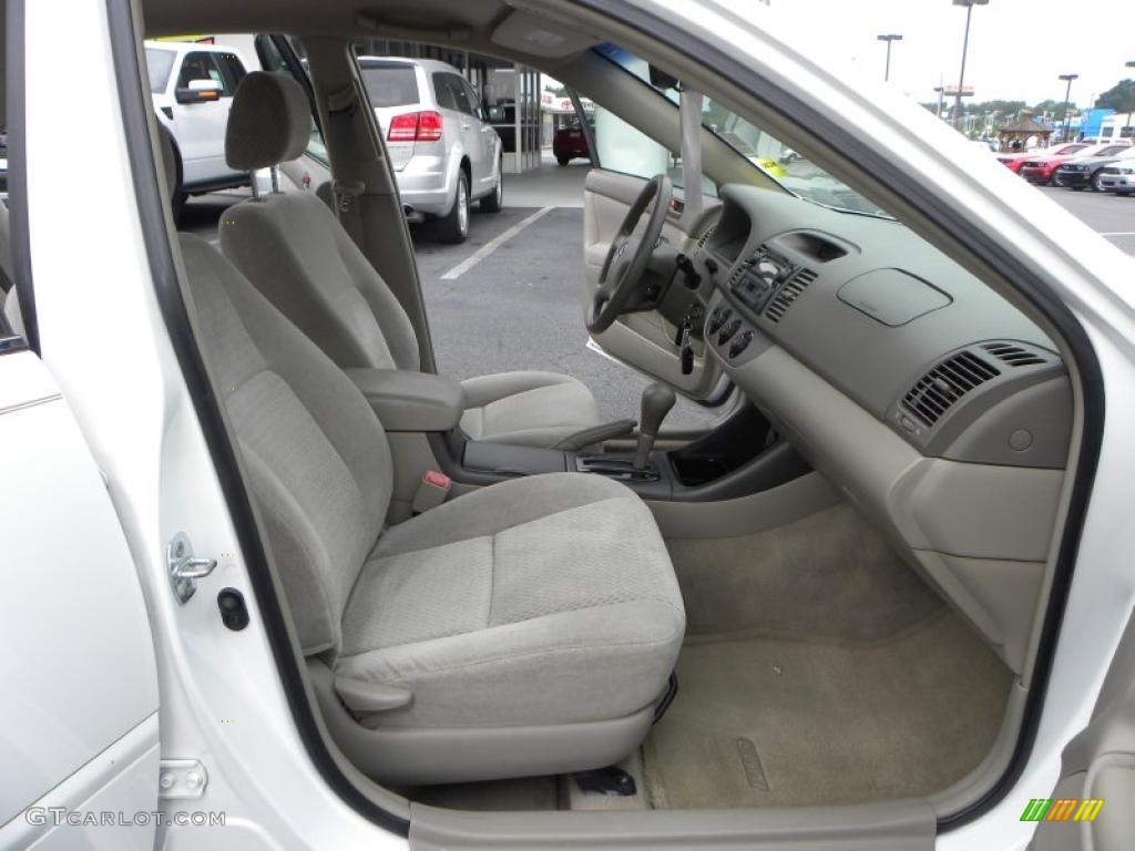 2004 Camry LE - Super White / Stone photo #11