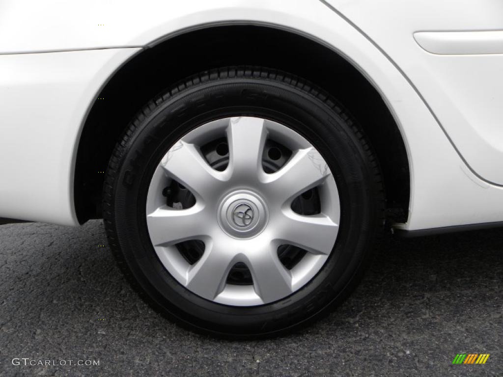 2004 Camry LE - Super White / Stone photo #12