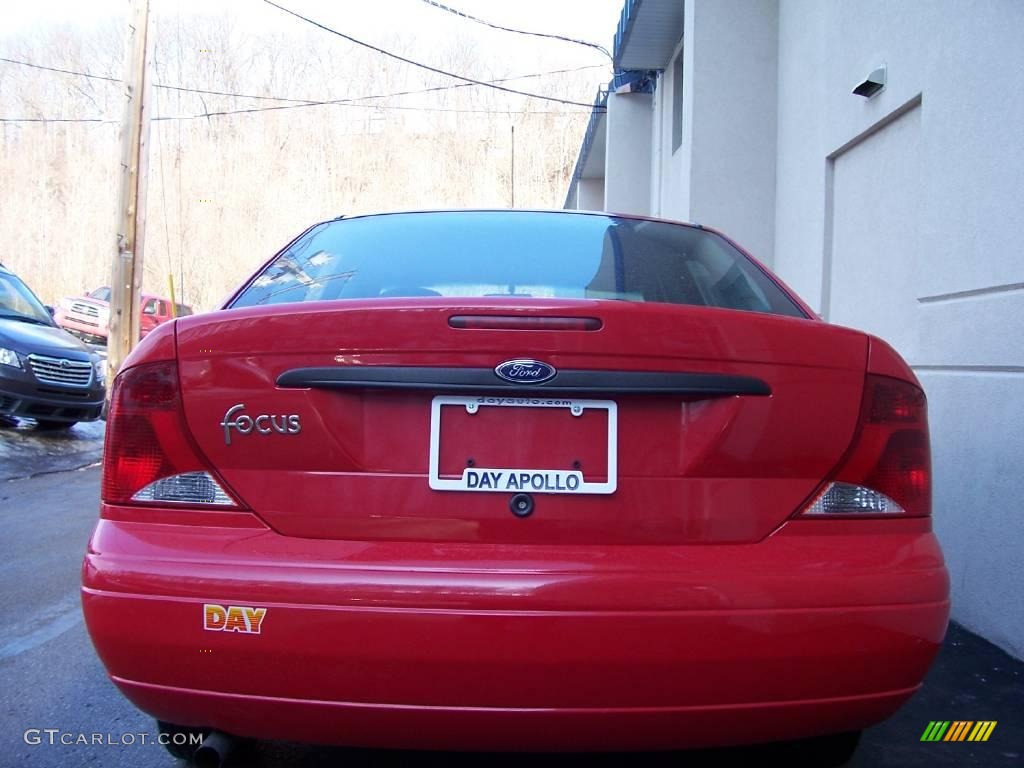 2002 Focus LX Sedan - Infra Red / Medium Graphite photo #8