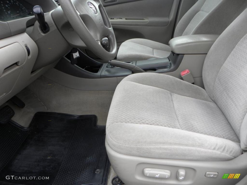 2004 Camry LE - Super White / Stone photo #15