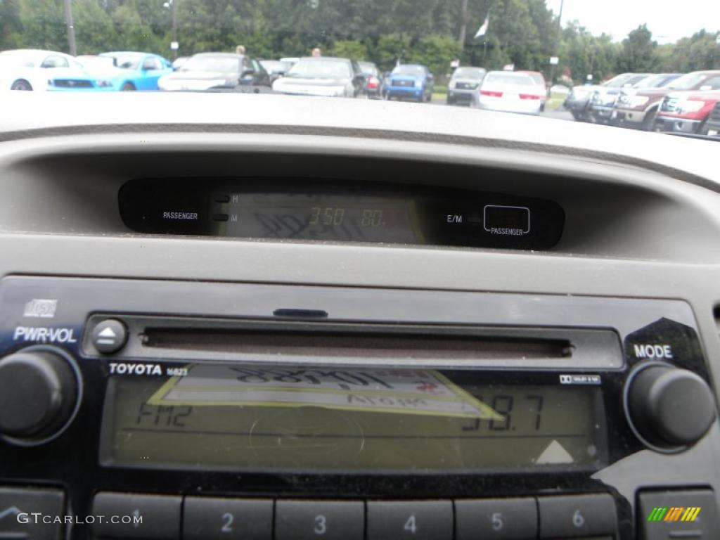 2004 Camry LE - Super White / Stone photo #17