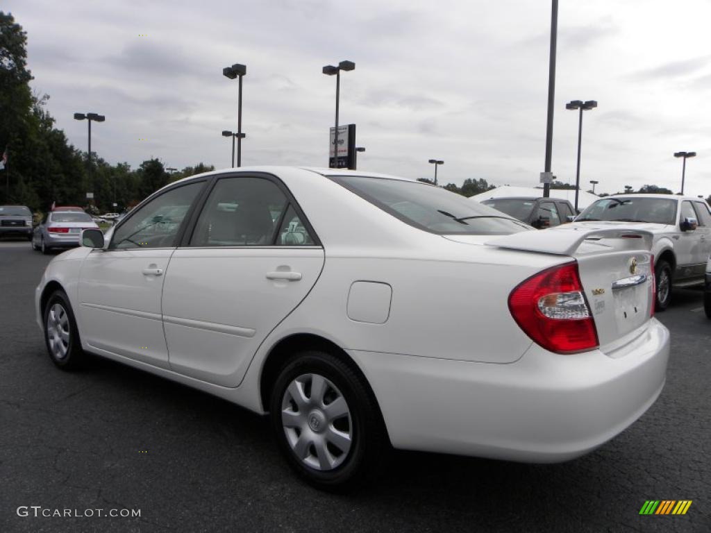 2004 Camry LE - Super White / Stone photo #21