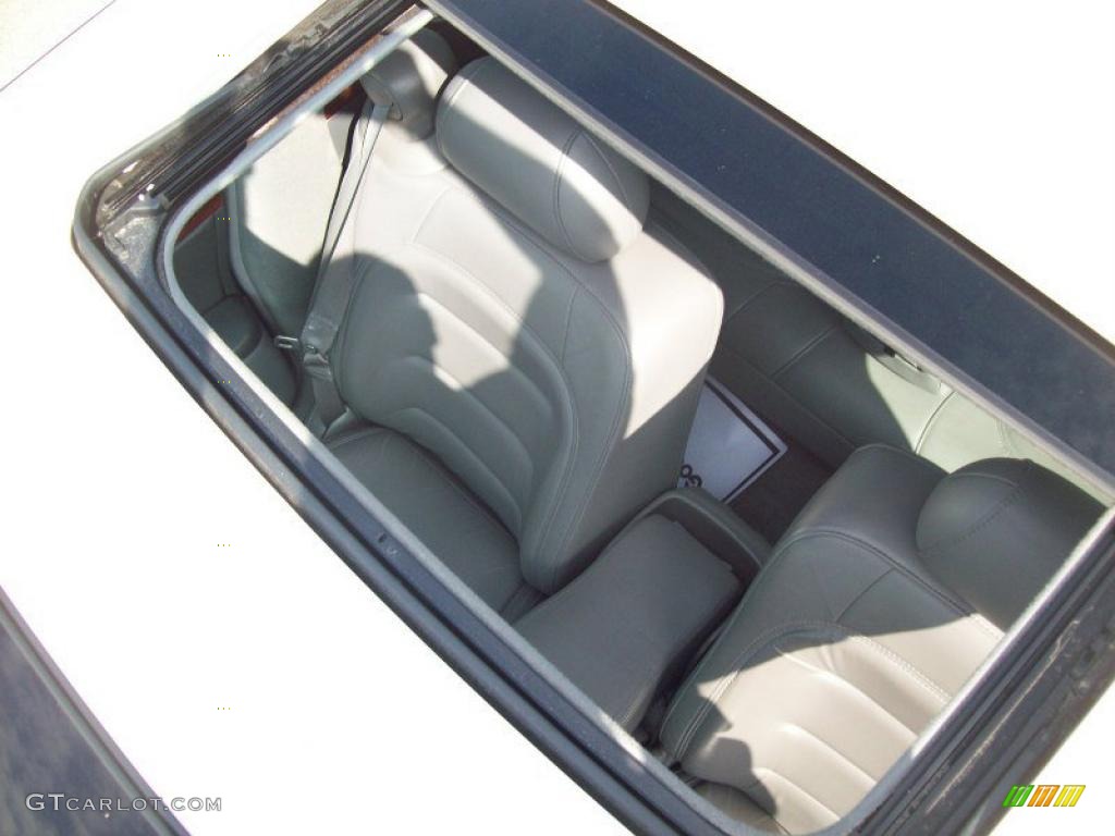 2003 DeVille Sedan - White Diamond / Dark Gray photo #10