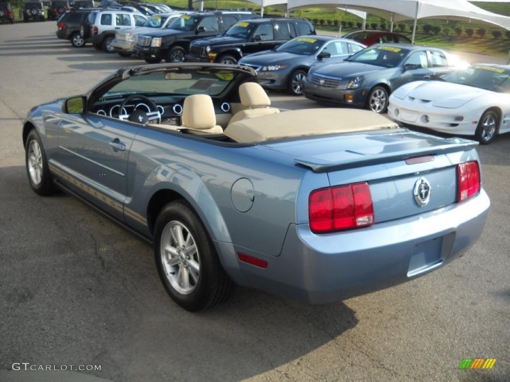 2007 Mustang V6 Deluxe Convertible - Windveil Blue Metallic / Medium Parchment photo #4