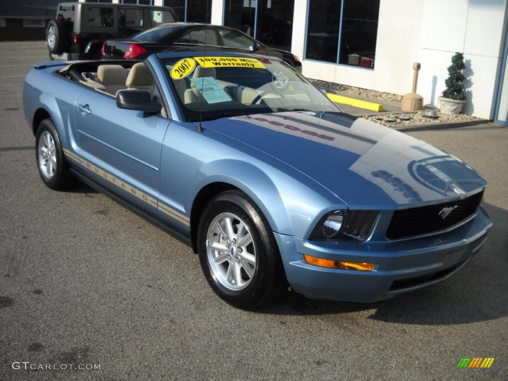 2007 Mustang V6 Deluxe Convertible - Windveil Blue Metallic / Medium Parchment photo #19
