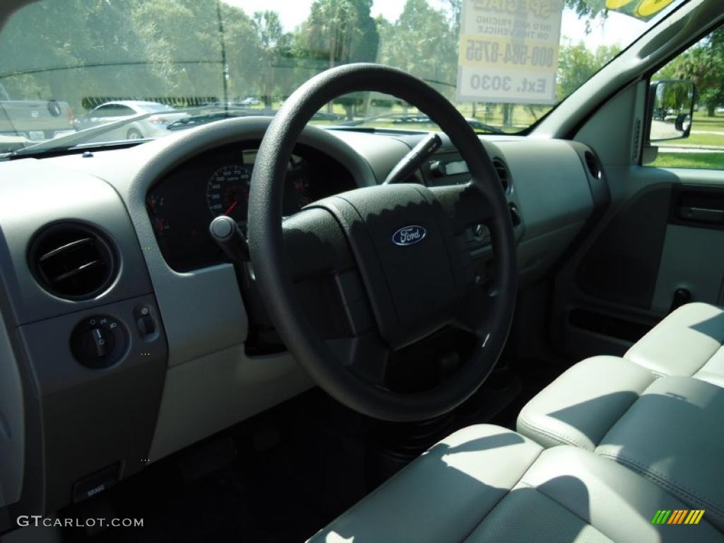 2006 F150 XL Regular Cab 4x4 - Oxford White / Medium Flint photo #6