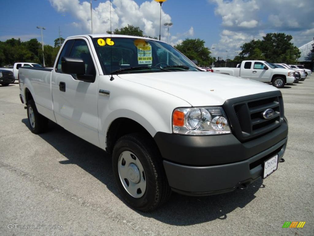 2006 F150 XL Regular Cab 4x4 - Oxford White / Medium Flint photo #10