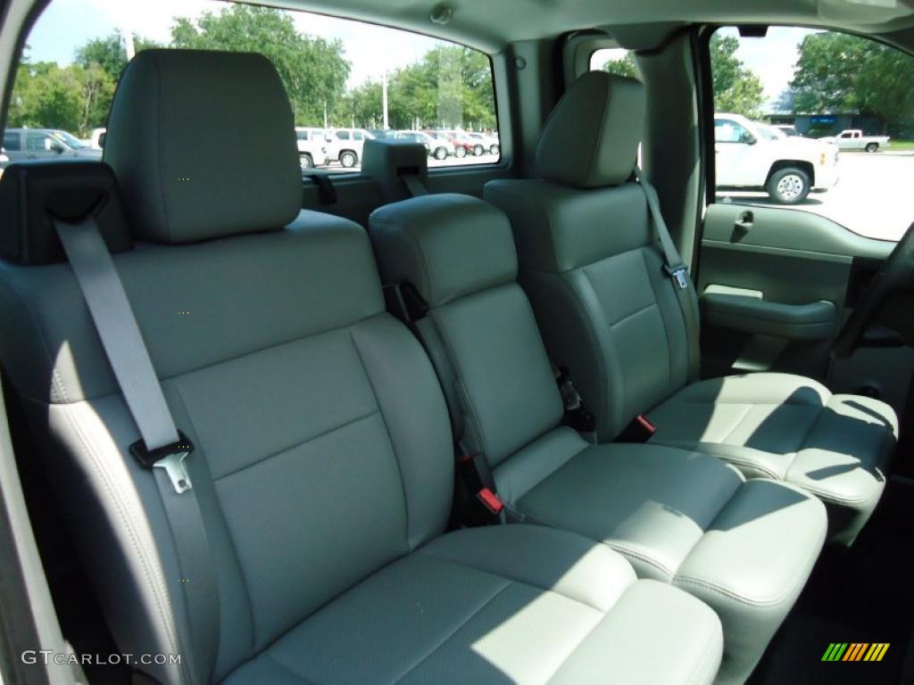2006 F150 XL Regular Cab 4x4 - Oxford White / Medium Flint photo #11