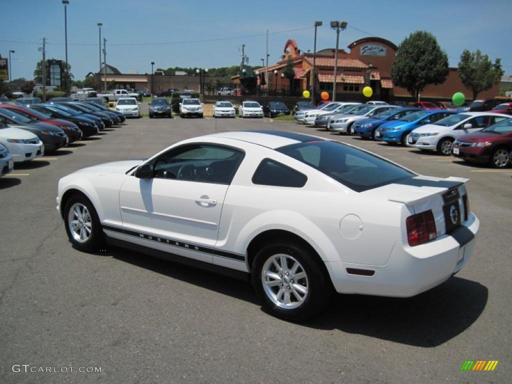 2008 Mustang V6 Premium Coupe - Performance White / Dark Charcoal photo #3