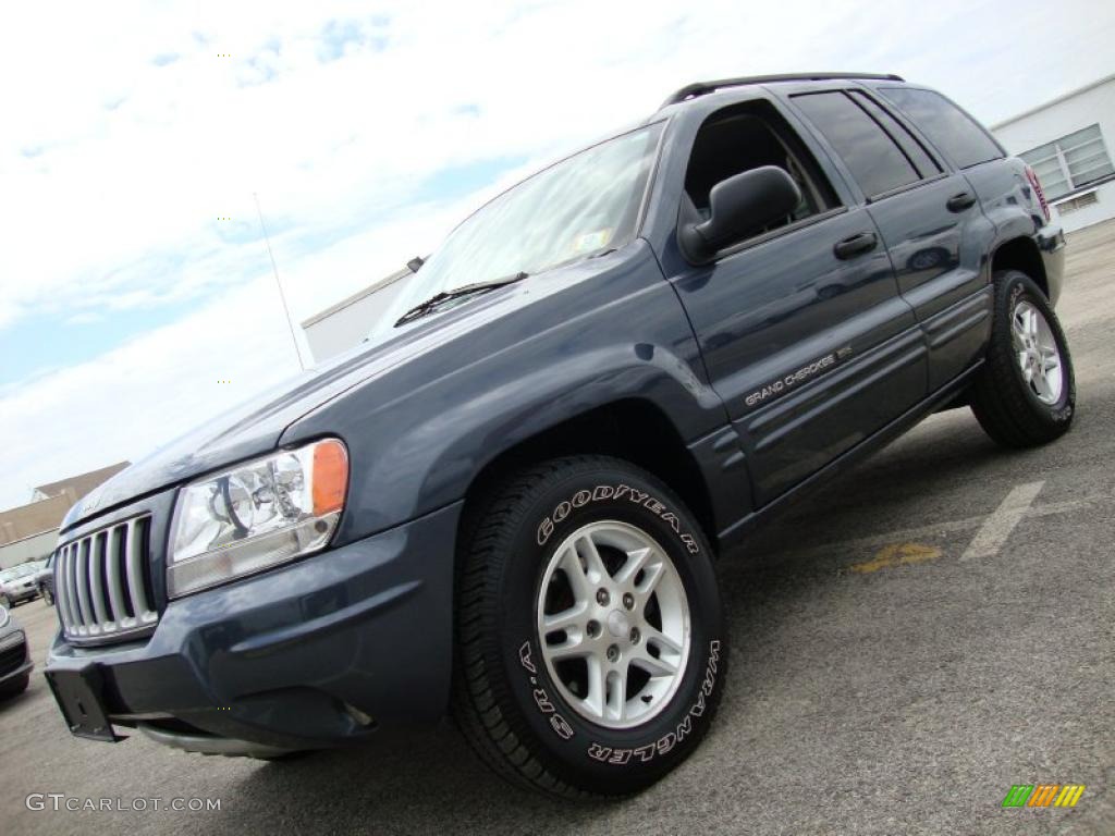 2004 Grand Cherokee Laredo 4x4 - Steel Blue Pearl / Taupe photo #1