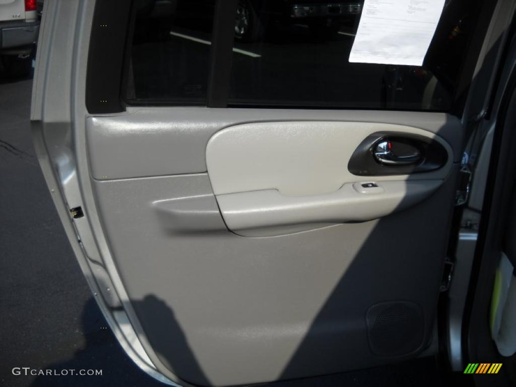 2005 TrailBlazer EXT LS 4x4 - Silverstone Metallic / Light Gray photo #13
